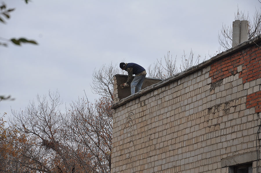 Чтобы не было капели. Крыши спортшкол приводят в порядок