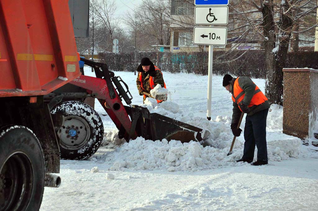 Тяжёлая техника выйдет на борьбу со снегом