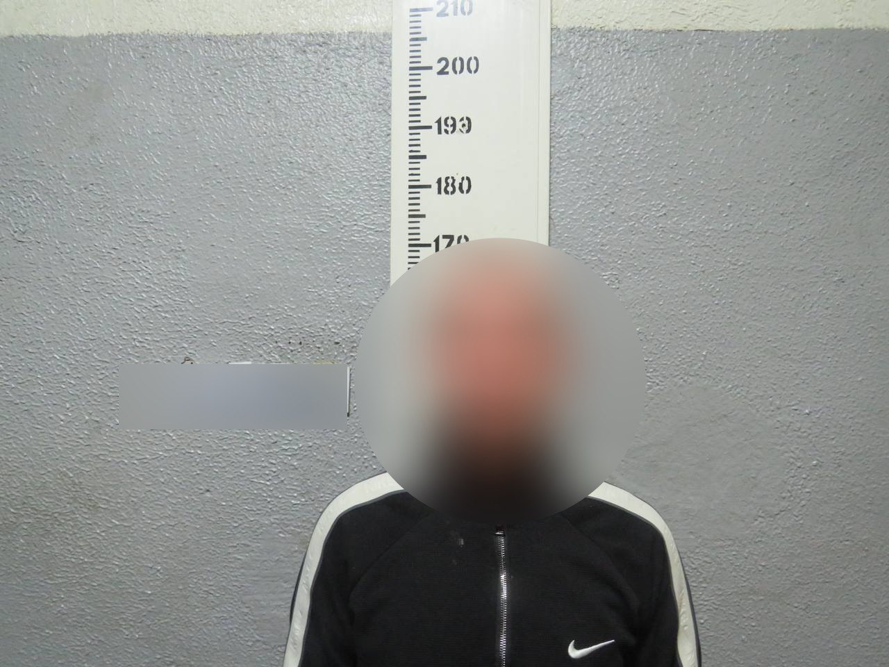 Полиция раскрыла годовую кражу золотого кольца у пенсионера