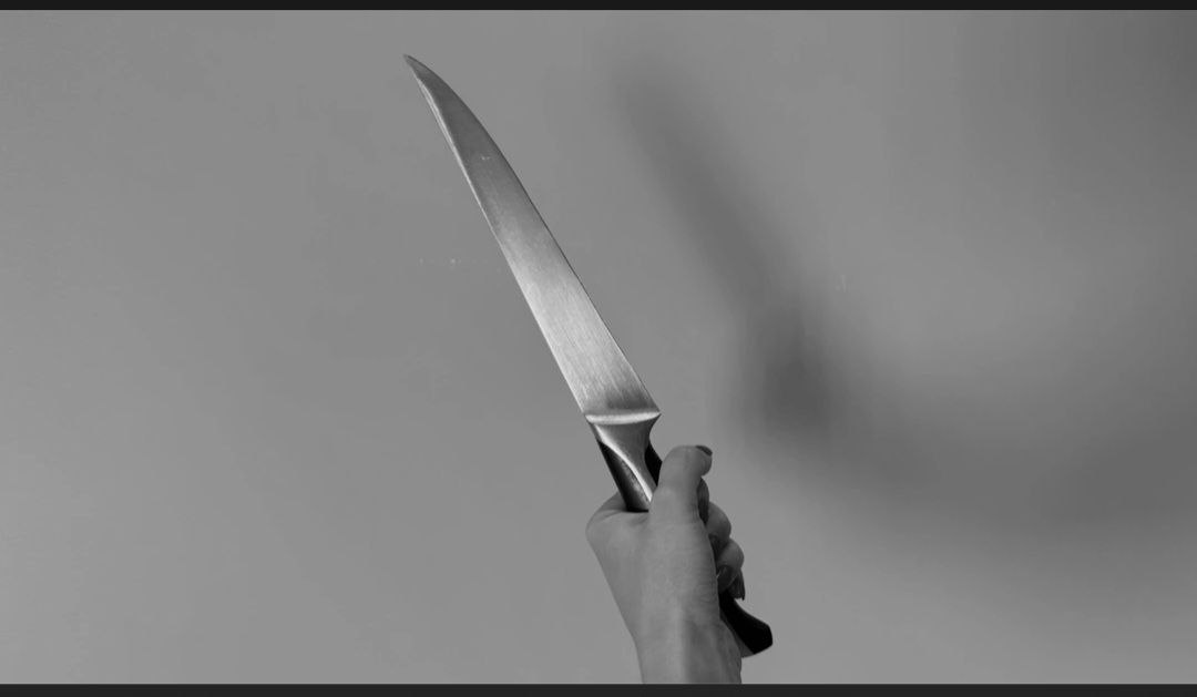 Соседская ссора закончилась ударом ножом