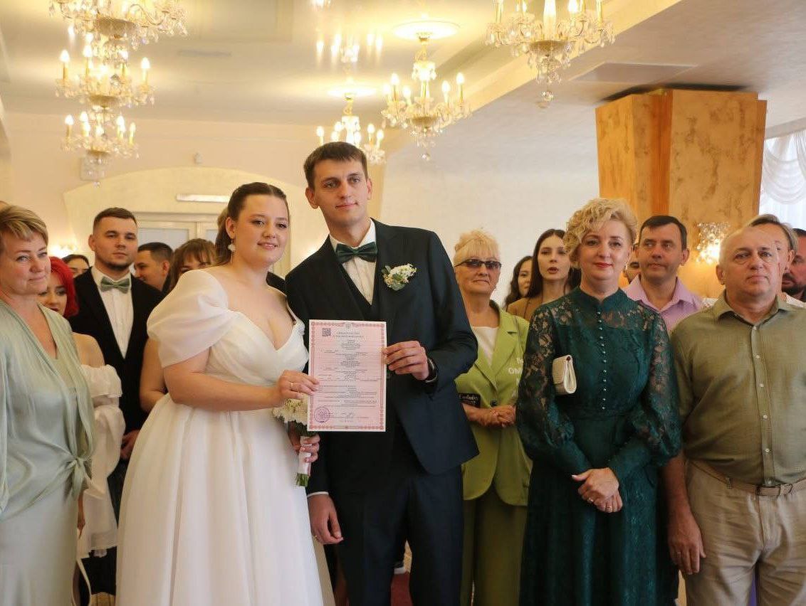 ЗАГСы перестанут выдавать бумажные свидетельства, оставив только одно