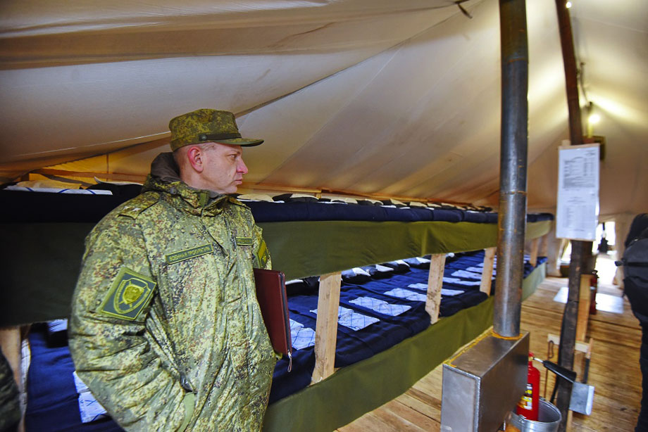 Полпред президента осмотрел военный городок под Оренбургом