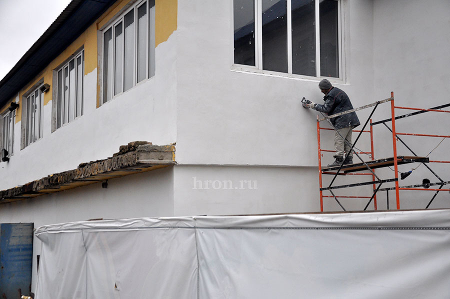 Фасад обновят, мурал закрасят