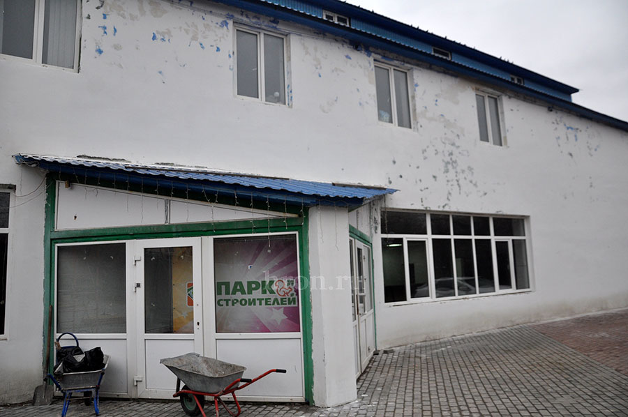 Фасад обновят, мурал закрасят