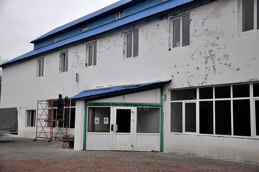 Фасад обновят, мурал закрасят