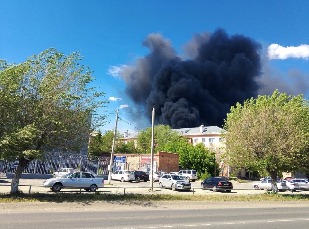 В огне - 800 квадратных метров 