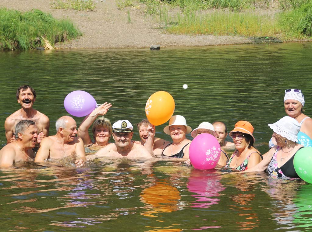 Фотоконкурс «Событие в вашей жизни». 95-летие встретил в воде