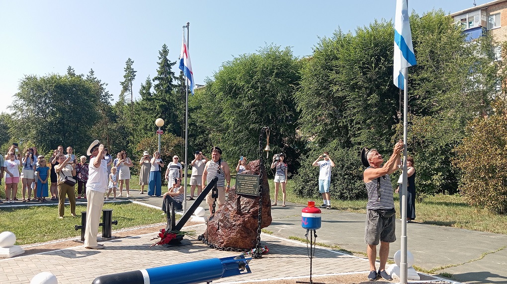 Флот в сердце и… в сквере