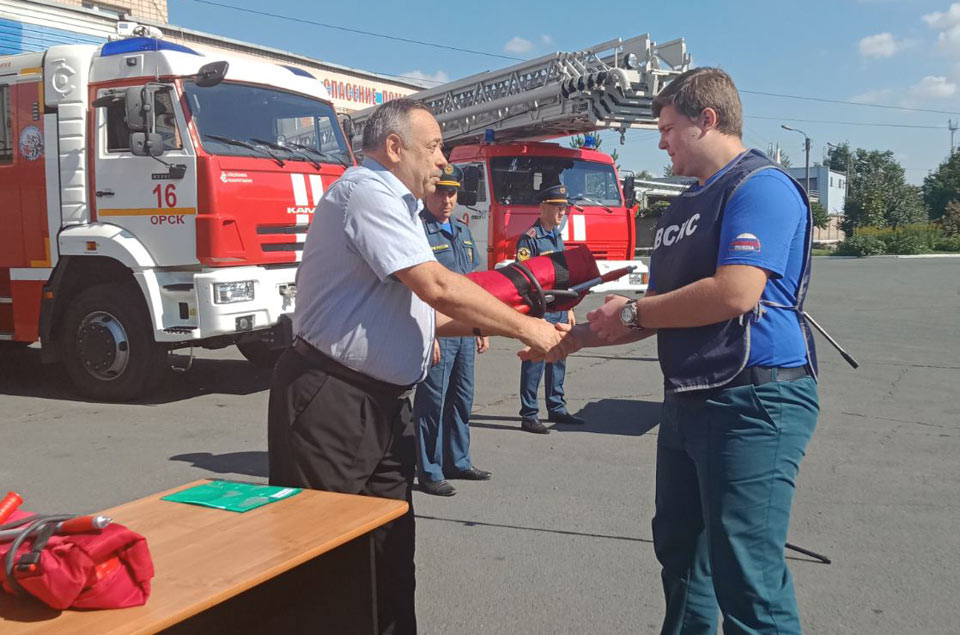 Подарками для добровольцев стали огнетушители