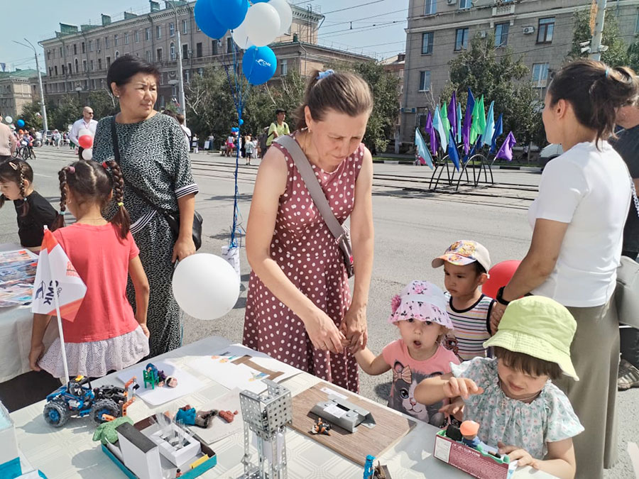 Вкусно, ярко, весело поздравил горожан с Днем города «СМК Орск»