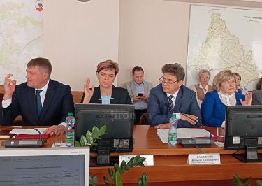 Без шаров, но с цветами