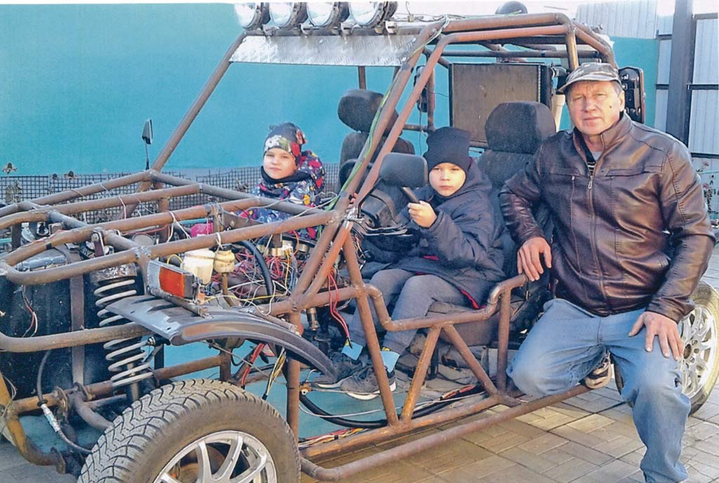 Фотоконкурс «Знай наших!». Соорудил авто для внуков