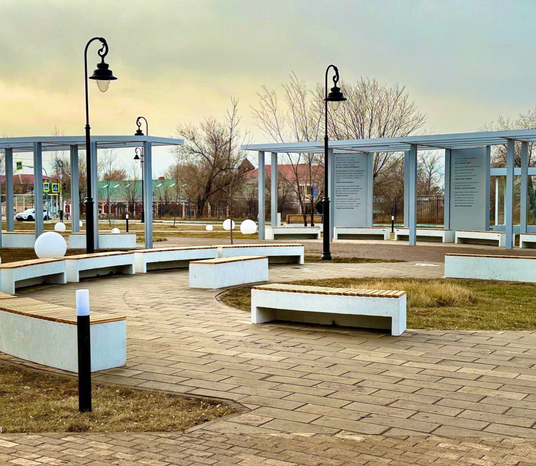 Сквер заиграл свежими красками