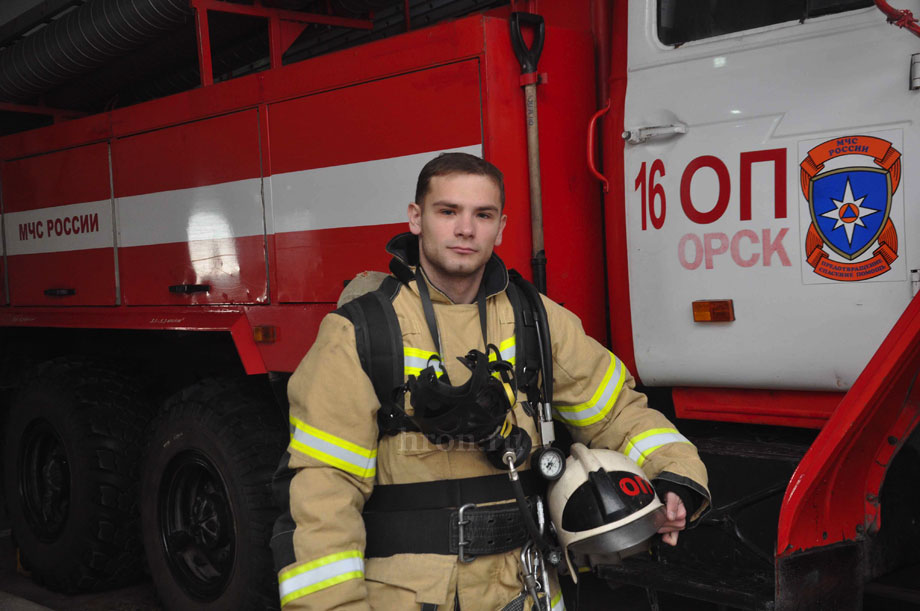 Время мужественных. 22-летний пожарный получил высокую награду 