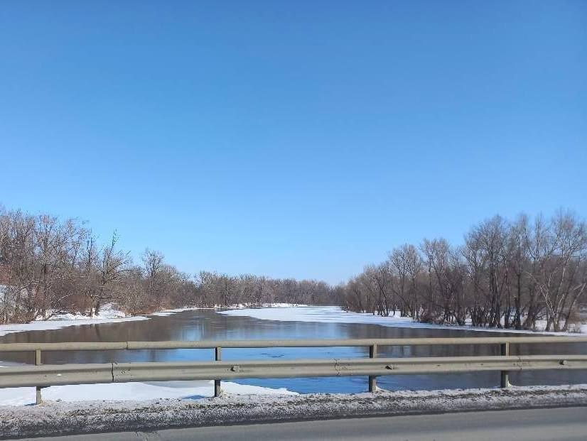 Сброс с Ириклинского водохранилища сократят, чтобы пропустить воду в Урал