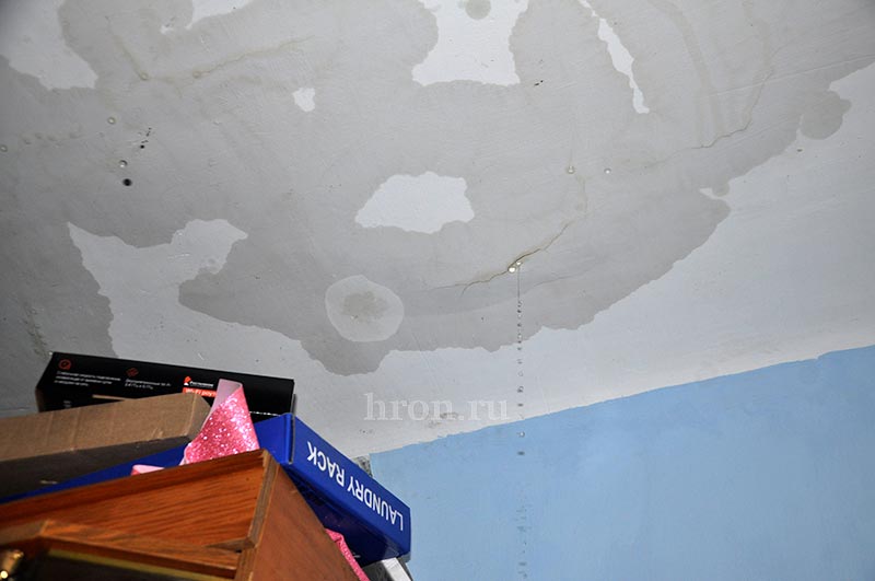 Караул! Горим! Из-за замыкания в аварийной четырехэтажке случился пожар