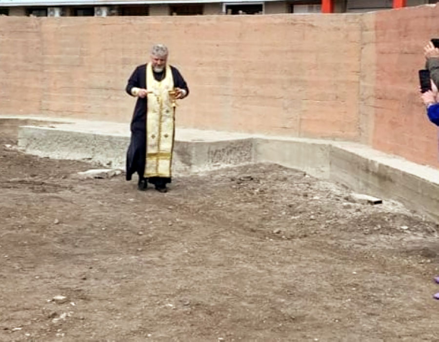 Фундамент мемориала залит, плиты готовят к гравировке