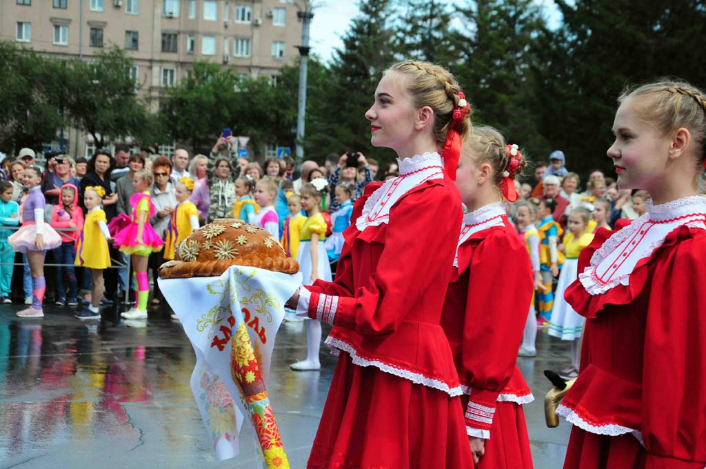 От дождя до фейерверка. Погода не помешала отпраздновать День города