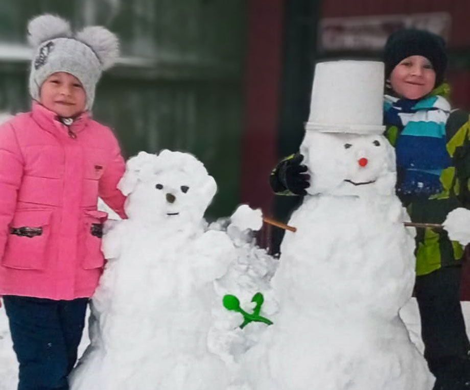 Фотоконкурс «Новый год у двери – в чудеса поверим!» | Сколько внуков – столько и снеговиков