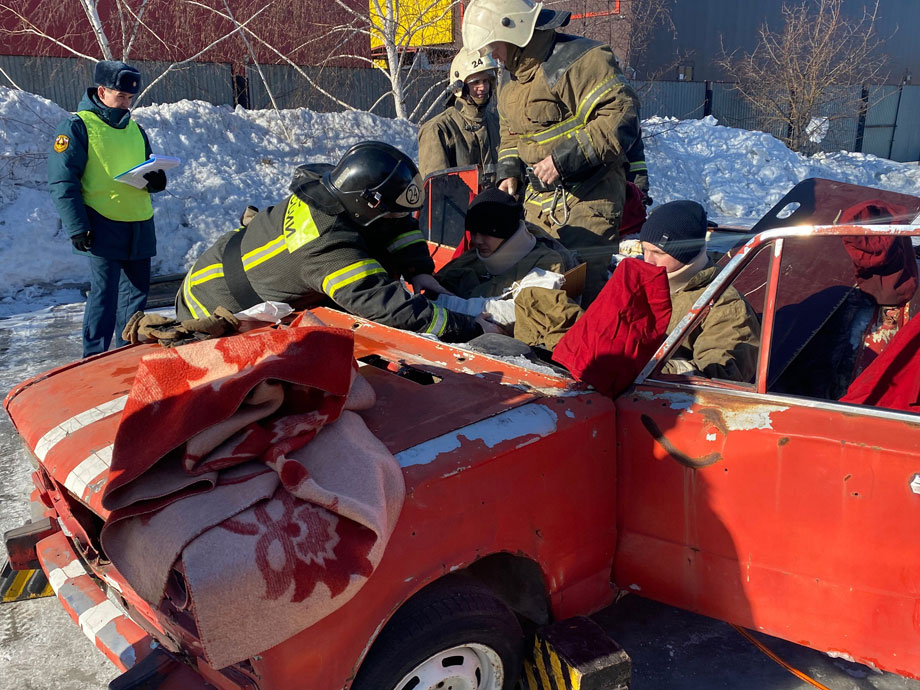 Спасли пострадавших и победили