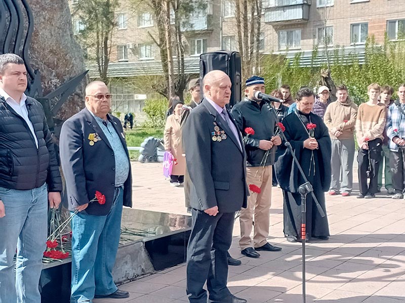 Их никто не спрашивал