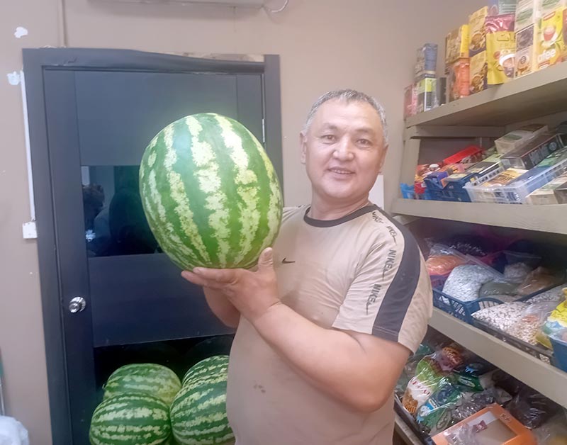 Журналисты прошли с проверкой по бахчевым развалам