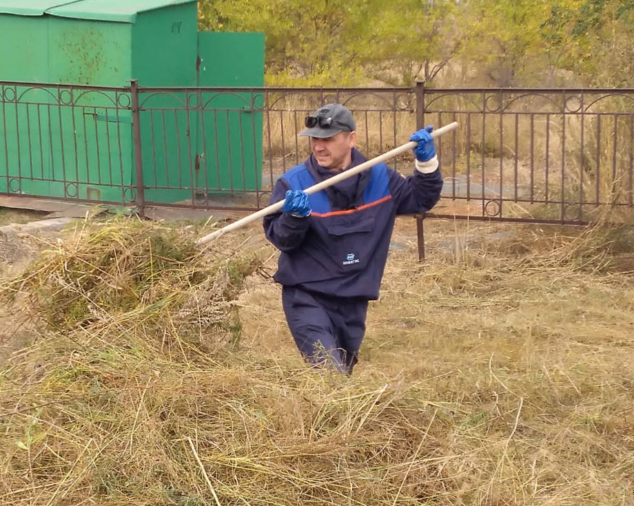 На кладбище убрали сухостой и мусор