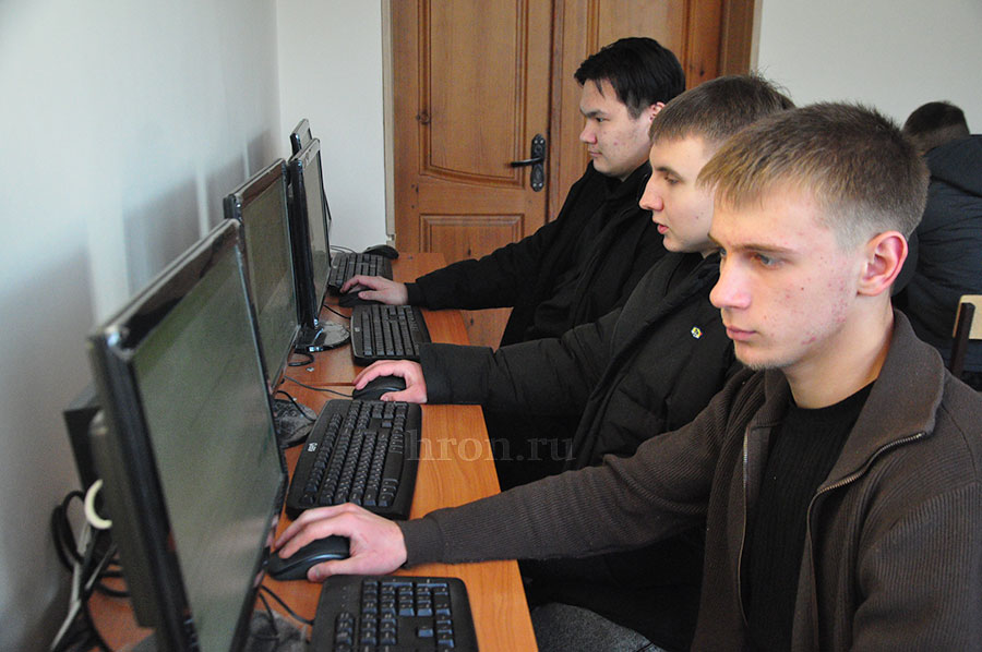 Не меняют курса. Орская автошкола ДОСААФ продолжает обучать призывников