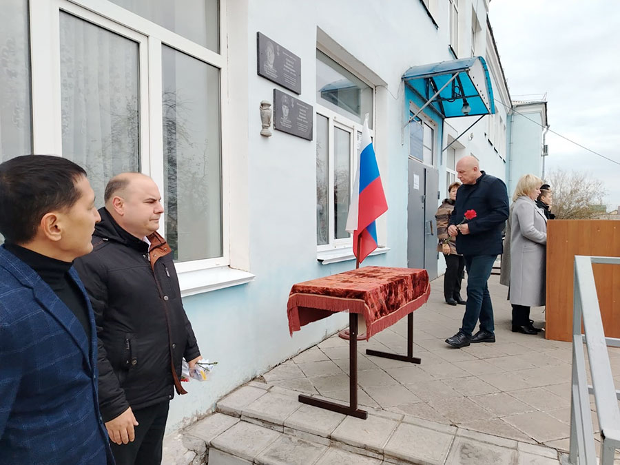 Мемориальные доски в честь погибших земляков