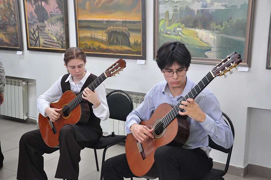 Великолепные пятерки. Художники отметили юбилей большой выставкой