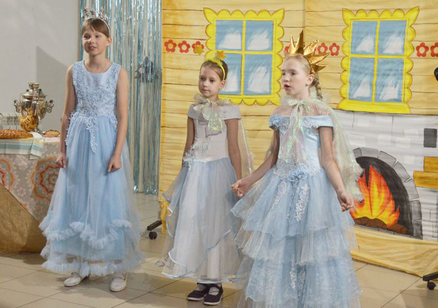 Со сцены о добре и смирении