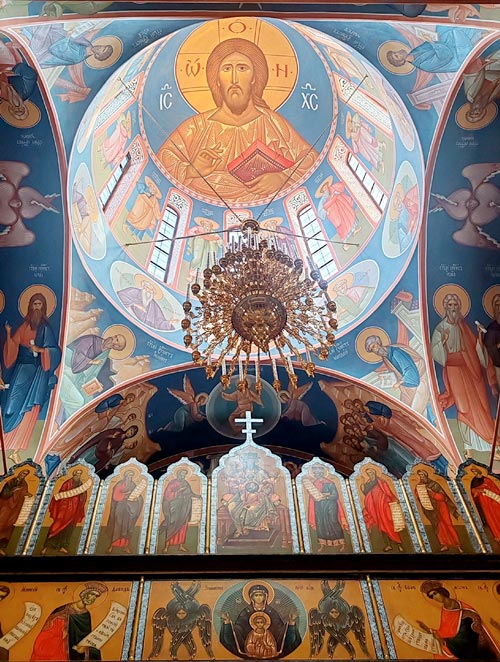 Почти как в Троице-Сергиевой лавре. Иконописец Евгений Антонов о принципах построения храмовой живописи