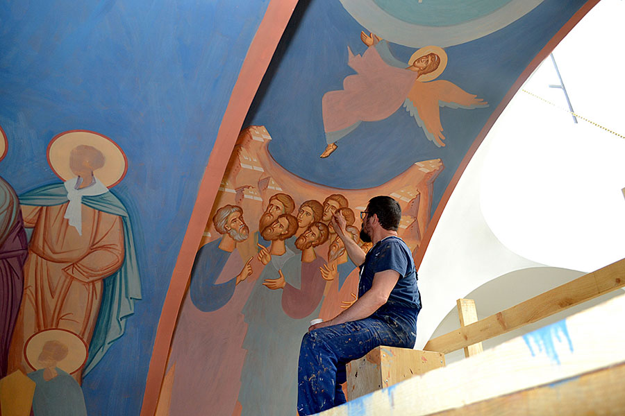 Почти как в Троице-Сергиевой лавре. Иконописец Евгений Антонов о принципах построения храмовой живописи