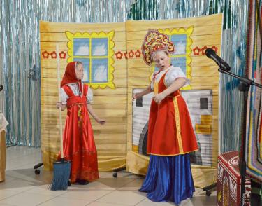 Со сцены о добре и смирении