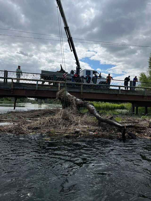 У одного моста навели порядок, на очереди второй