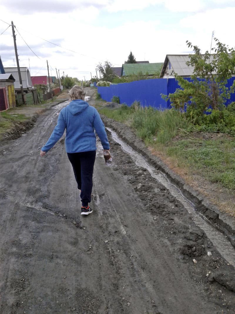 В городе забили источники. В поселках пытаются справиться с прорывами