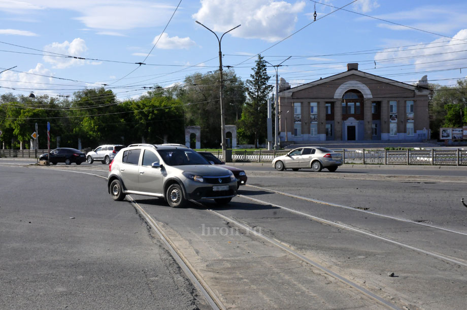 За пробитые колеса ответят коммунальщики. Автомобилисты пошли в суд за возмещением ущерба, полученного в результате ДТП