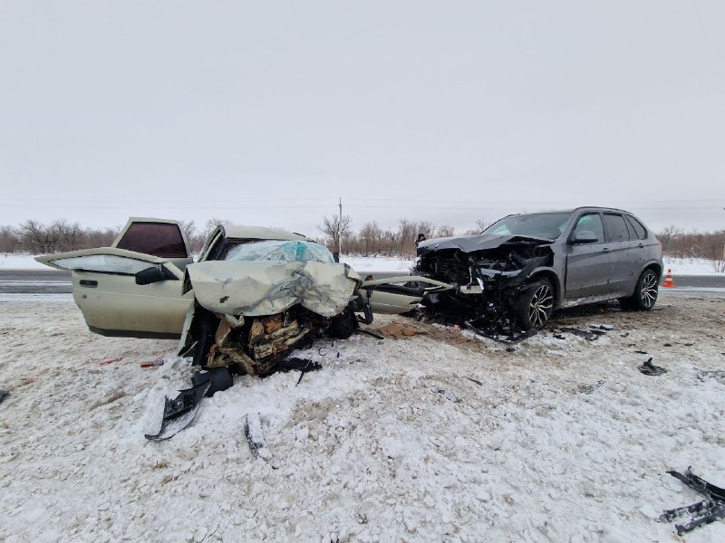 Два человека погибли в лобовом столкновении